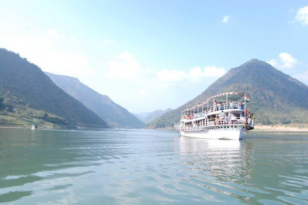 Rajahmundry Tourist Places | Best Places to Visit in Rajamahendravaram papikondalu